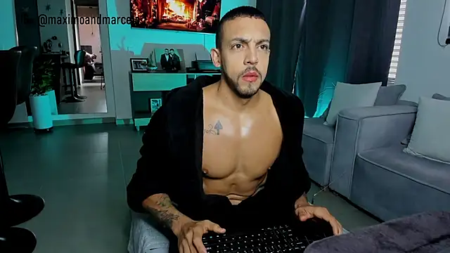 Maximo Marcelo online show from December 15, 3:09 pm