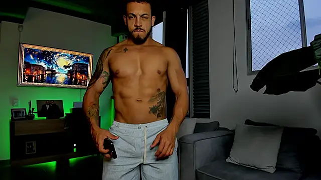 Maximo Marcelo online show from February 6, 11:15 pm