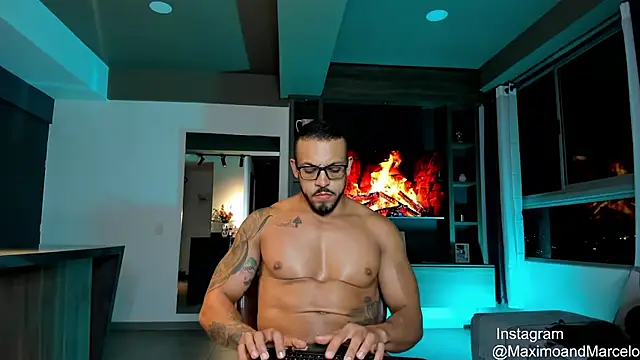 Maximo Marcelo online show from February 18, 2:16 am