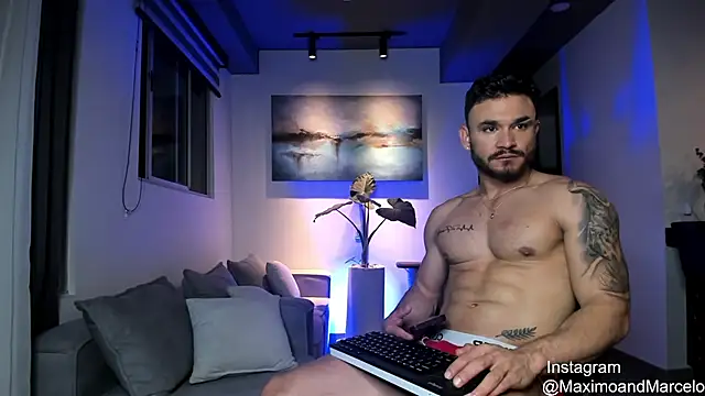 Maximo Marcelo online show from March 5, 2:03 am
