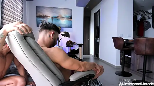 Maximo Marcelo online show from March 14, 3:14 pm