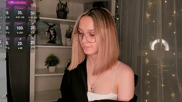 Snapshot of ms_elizabethqueen chatting on January 18, 7:15 pm ms elizabethqueen online show from January 18, 7:15 pm
