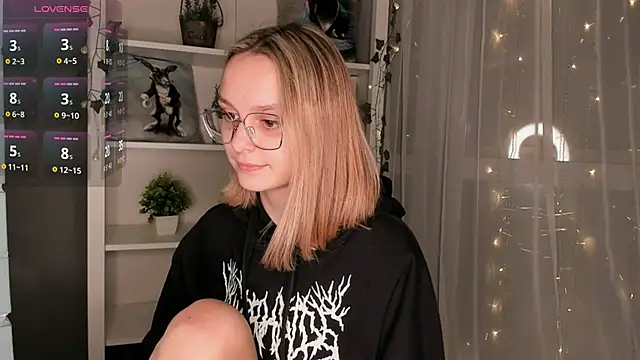 Snapshot of ms_elizabethqueen chatting on January 24, 10:19 pm ms elizabethqueen online show from January 24, 10:19 pm