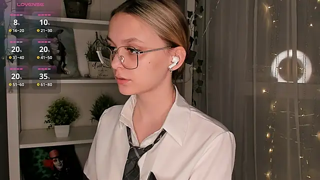 Snapshot of ms_elizabethqueen chatting on February 2, 3:17 pm ms elizabethqueen online show from February 2, 3:17 pm