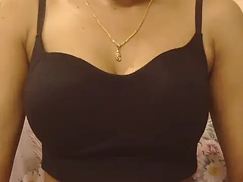  FluffyHxney  online show from October 18, 6:30 pm