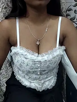 Snapshot of Ishaani_0 chatting on February 16, 8:11 pm Ishaani 0 online show from February 16, 8:11 pm