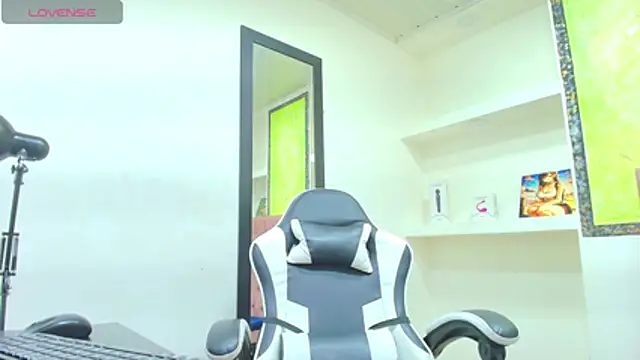 Snapshot of zoe_connor19 chatting on November 26, 7:59 pm zoe connor19 online show from November 26, 7:59 pm