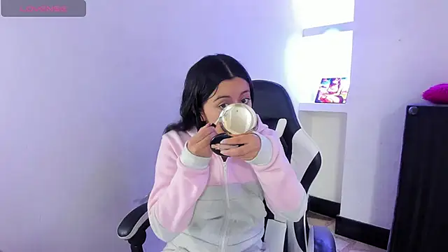 zoe connor19 online show from March 3, 8:04 pm