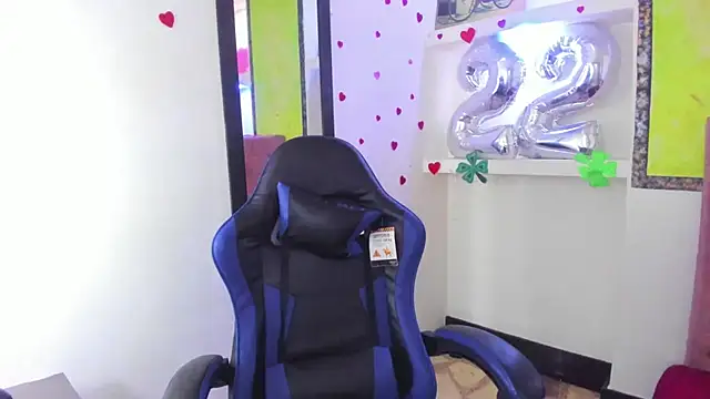 zoe connor19 online show from April 14, 8:26 pm