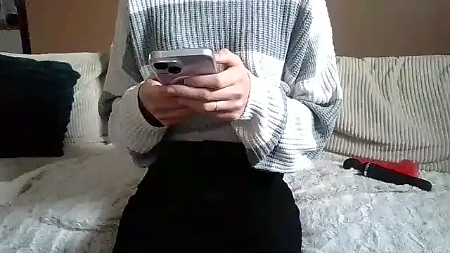 Petite moi online show from March 12, 12:11 pm