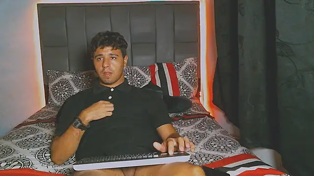 Snapshot of beautiful_james chatting on December 17, 6:13 am beautiful james online show from December 17, 6:13 am