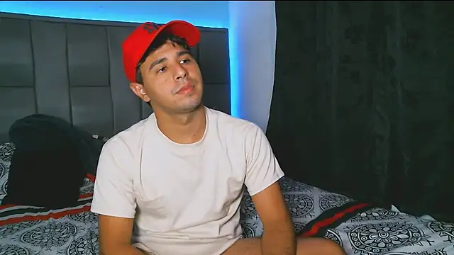 Snapshot of beautiful_james chatting on December 27, 11:53 pm beautiful james online show from December 27, 11:53 pm