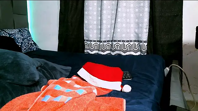 Snapshot of beautiful_james chatting on January 2, 2:11 am beautiful james online show from January 2, 2:11 am