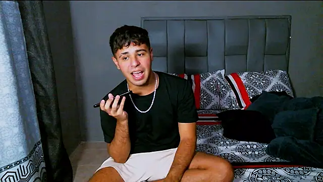 Snapshot of beautiful_james chatting on January 30, 3:11 am beautiful james online show from January 30, 3:11 am