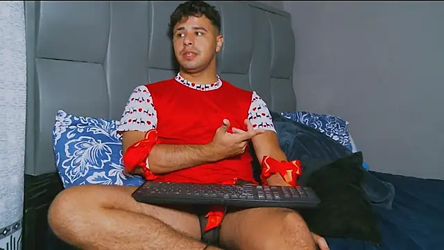 Snapshot of beautiful_james chatting on February 16, 2:53 am beautiful james online show from February 16, 2:53 am