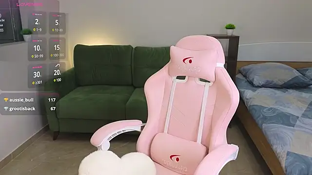 Snapshot of Eveleen_Soleen chatting on December 5, 10:23 pm Eveleen Soleen online show from December 5, 10:23 pm