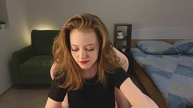 Snapshot of Eveleen_Soleen chatting on January 15, 8:37 pm Eveleen Soleen online show from January 15, 8:37 pm