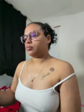 Snapshot of angela_angels_ chatting on June 11, 2:11 am angela angels online show from June 11, 2:11 am