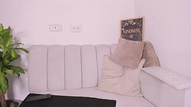 lulu rrussell online show from February 5, 5:52 am