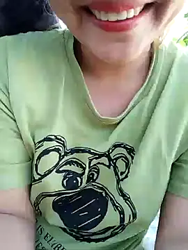 Snapshot of Betty20zx chatting on December 23, 1:18 am Betty20zx online show from December 23, 1:18 am