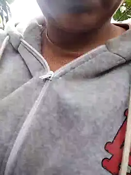 Snapshot of Betty20zx chatting on February 24, 1:24 am Betty20zx online show from February 24, 1:24 am