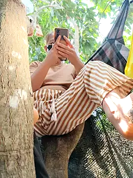 Snapshot of Betty20zx chatting on March 19, 5:19 am Betty20zx online show from March 19, 5:19 am