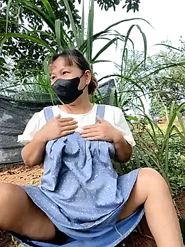 Snapshot of Betty20zx chatting on September 14, 1:05 am Betty20zx online show from September 14, 1:05 am