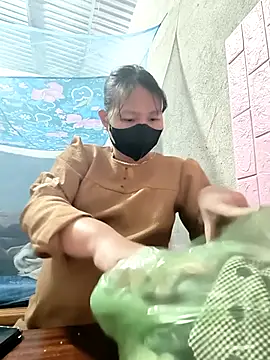 Snapshot of Betty20zx chatting on December 15, 1:21 am Betty20zx online show from December 15, 1:21 am