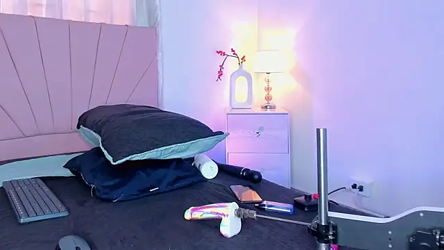 misskatthy1 online show from April 4, 7:11 pm