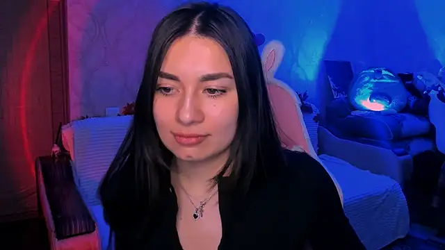 Swee Alicee online show from March 25, 8:15 pm