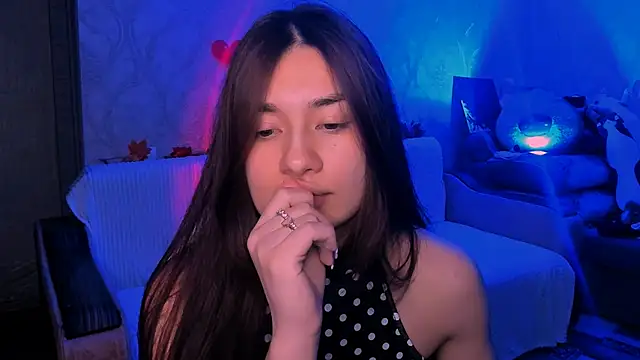 Swee Alicee online show from April 25, 6:38 pm