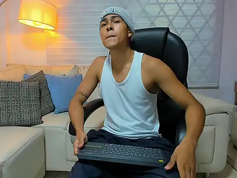 Snapshot of marcus_wills19 chatting on October 8, 2:31 am marcus wills19 online show from October 8, 2:31 am