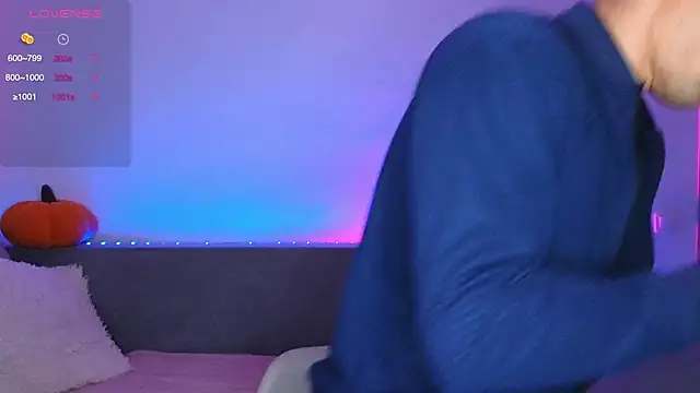 denlover1 online show from October 9, 8:23 am