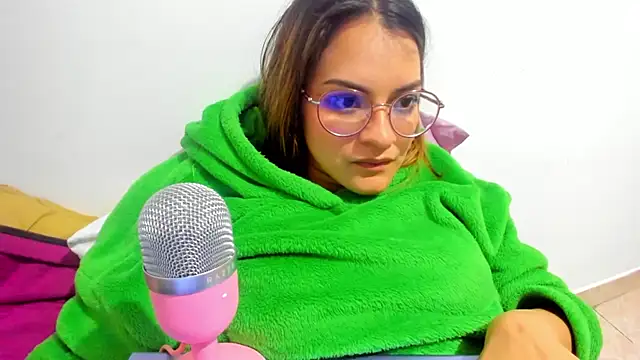 Angie Pirss online show from February 3, 5:51 am