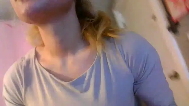 Snapshot of lexybabyxo chatting on December 4, 2:15 pm lexybabyxo online show from December 4, 2:15 pm