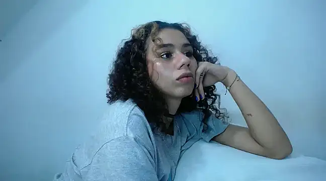 Snapshot of diamonmeli chatting on January 17, 8:55 pm diamonmeli online show from January 17, 8:55 pm