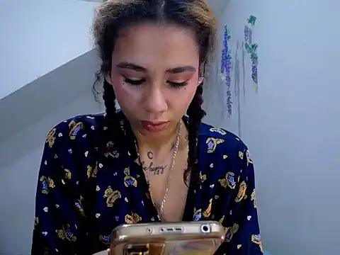 Snapshot of diamonmeli chatting on January 22, 7:03 pm diamonmeli online show from January 22, 7:03 pm