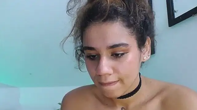 Snapshot of diamonmeli chatting on February 9, 11:36 pm diamonmeli online show from February 9, 11:36 pm