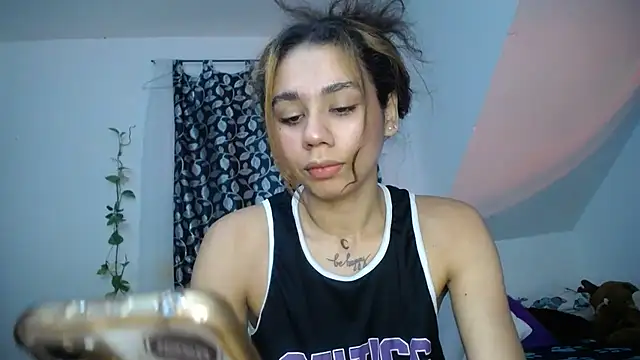 Snapshot of diamonmeli chatting on February 16, 4:53 pm diamonmeli online show from February 16, 4:53 pm