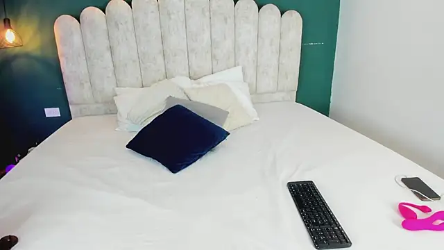 Snapshot of mayragonzpe__ chatting on October 4, 12:19 am mayragonzpe   online show from October 4, 12:19 am