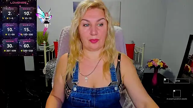 Lili Crossi online show from October 4, 5:27 am