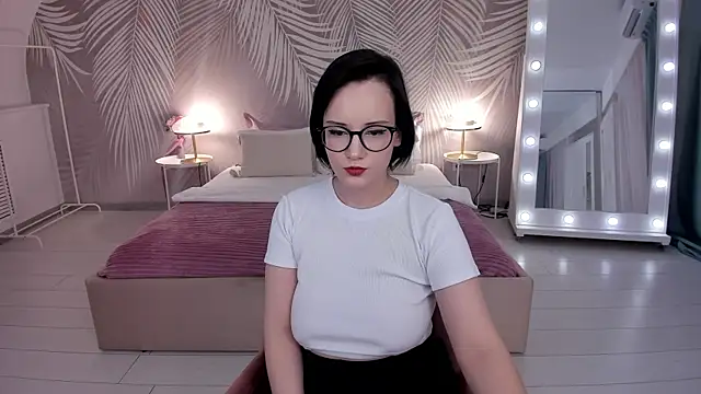 StellaGloww online show from March 7, 11:29 am