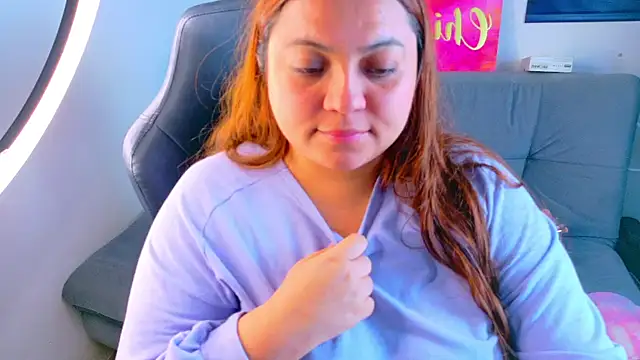 Snapshot of Rebeca_charme21 chatting on May 10, 2:55 pm Rebeca charme21 online show from May 10, 2:55 pm