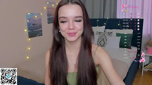 Snapshot of LizaTheButter chatting on March 14, 6:53 am LizaTheButter online show from March 14, 6:53 am