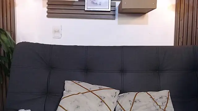 rihannagil online show from January 16, 4:49 am