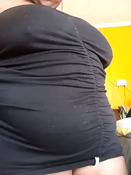 Snapshot of HotBootyBabe90 chatting on January 22, 9:35 am HotBootyBabe90 online show from January 22, 9:35 am