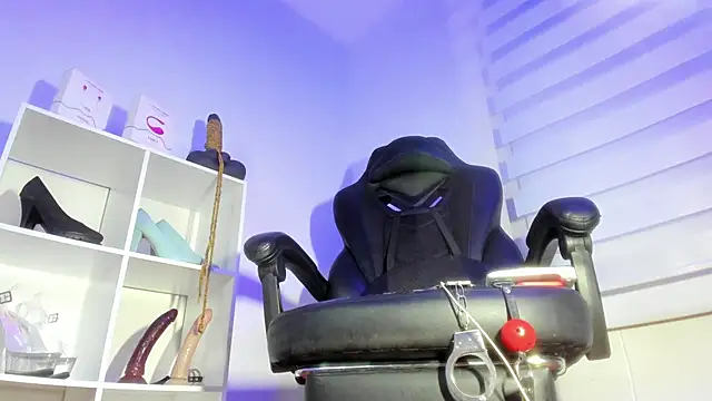 charlotte joliedart online show from April 7, 4:02 am