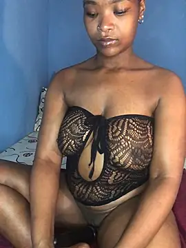 Snapshot of NunuBerry16 chatting on December 13, 1:26 am NunuBerry16 online show from December 13, 1:26 am