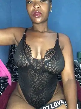 Snapshot of NunuBerry16 chatting on January 5, 4:04 am NunuBerry16 online show from January 5, 4:04 am