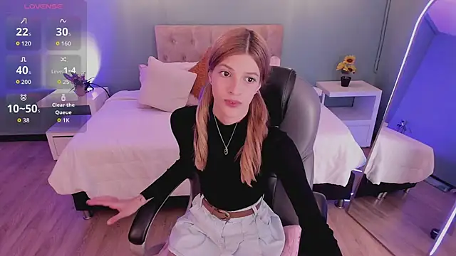 Nora Vennucci online show from April 7, 8:20 pm